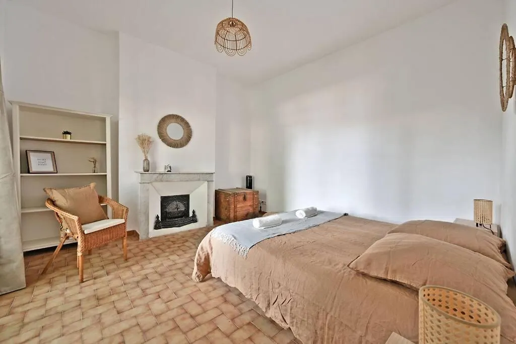 Appartement Au Coeur Des Platanes - Parking Gratuit Sous-Terrain - Clim - Balcon à Avignon France
